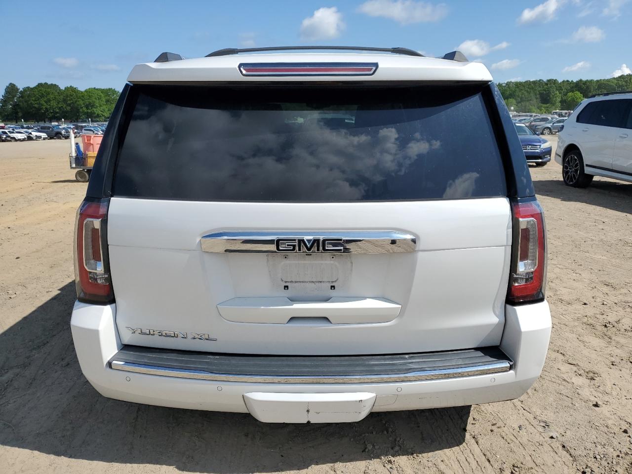 2020 GMC Yukon Xl Denali vin: 1GKS2HKJ9LR149082