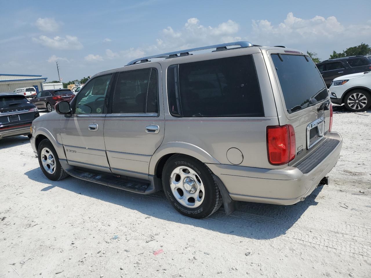 5LMEU27A8YLJ41177 2000 Lincoln Navigator