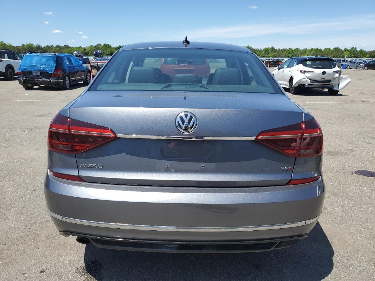 1VWDT7A33HC061733 2017 Volkswagen Passat R-Line