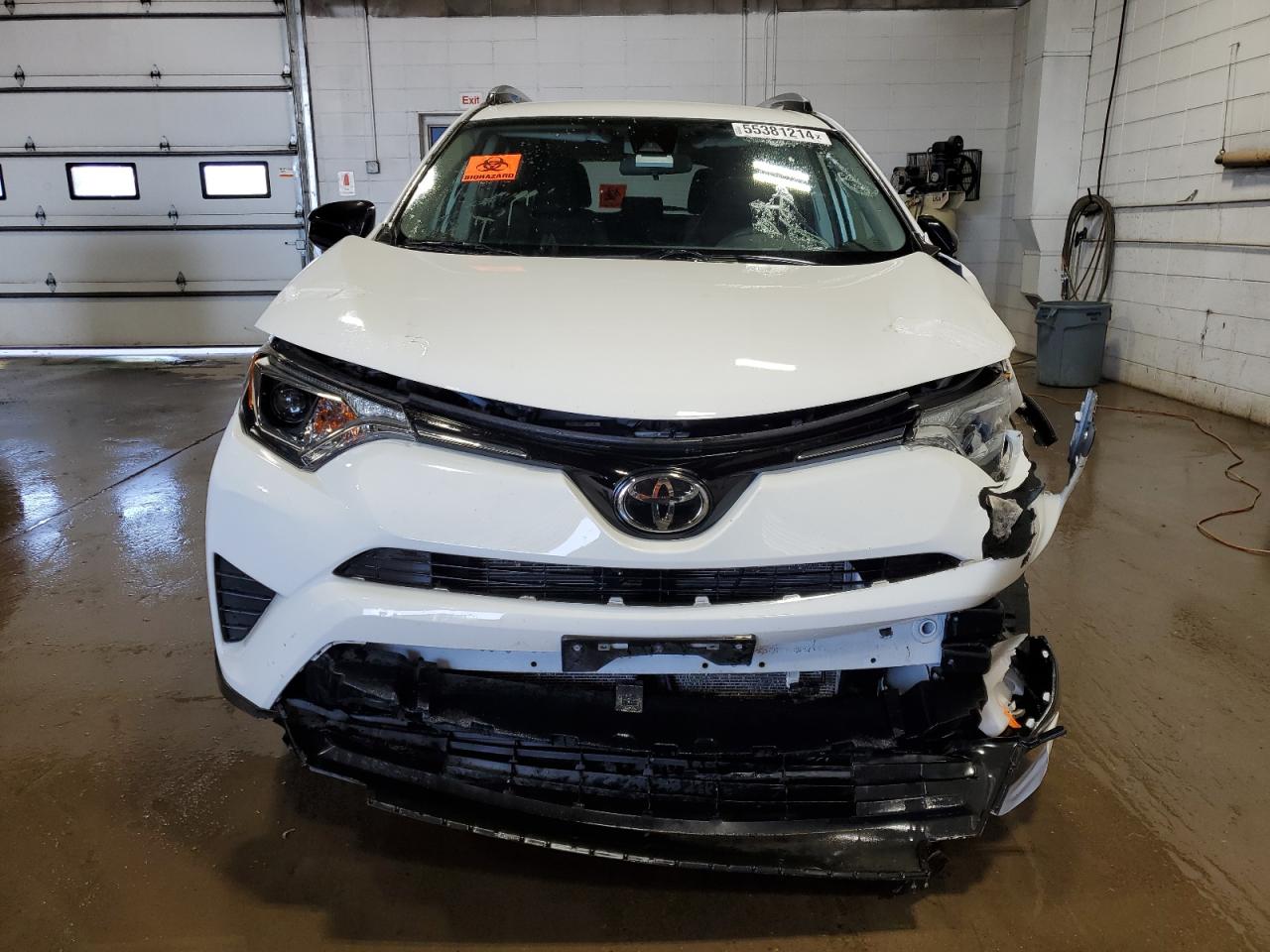 2018 Toyota Rav4 Le vin: JTMBFREV2JJ259486