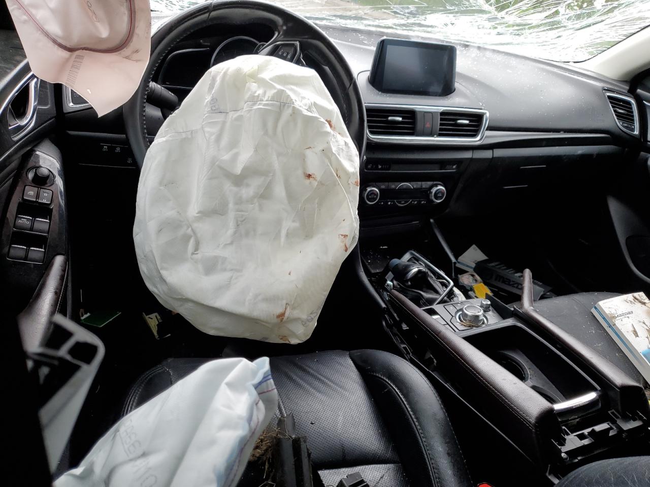 3MZBN1W33JM252158 2018 Mazda 3 Grand Touring