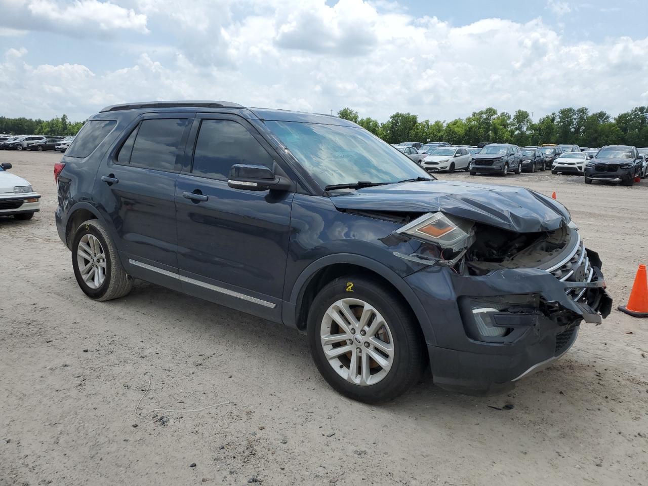 1FM5K7D85HGB20853 2017 Ford Explorer Xlt