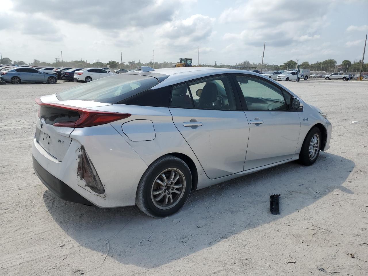 JTDKAMFP5M3187578 2021 Toyota Prius Prime Le