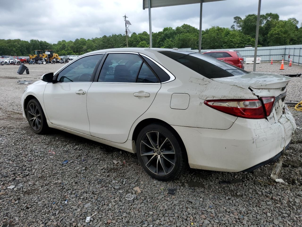 4T1BF1FK0GU588101 2016 Toyota Camry Le