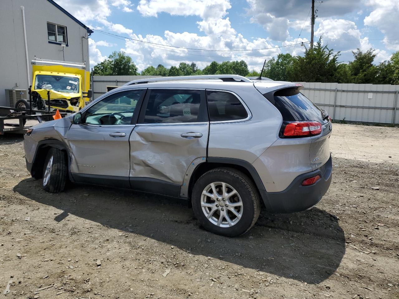 1C4PJMCS9HW579708 2017 Jeep Cherokee Latitude