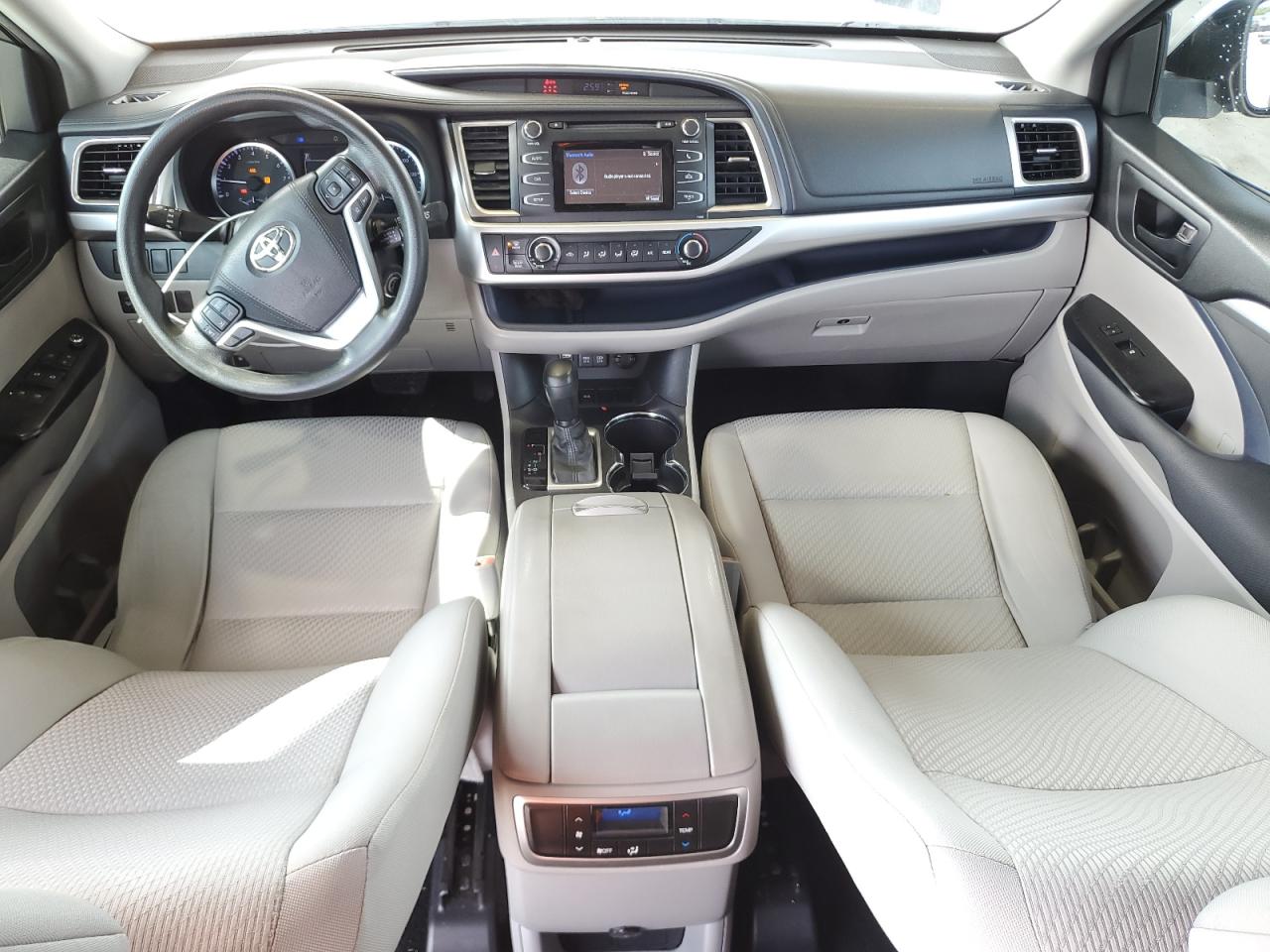 5TDZARFH7HS031521 2017 Toyota Highlander Le