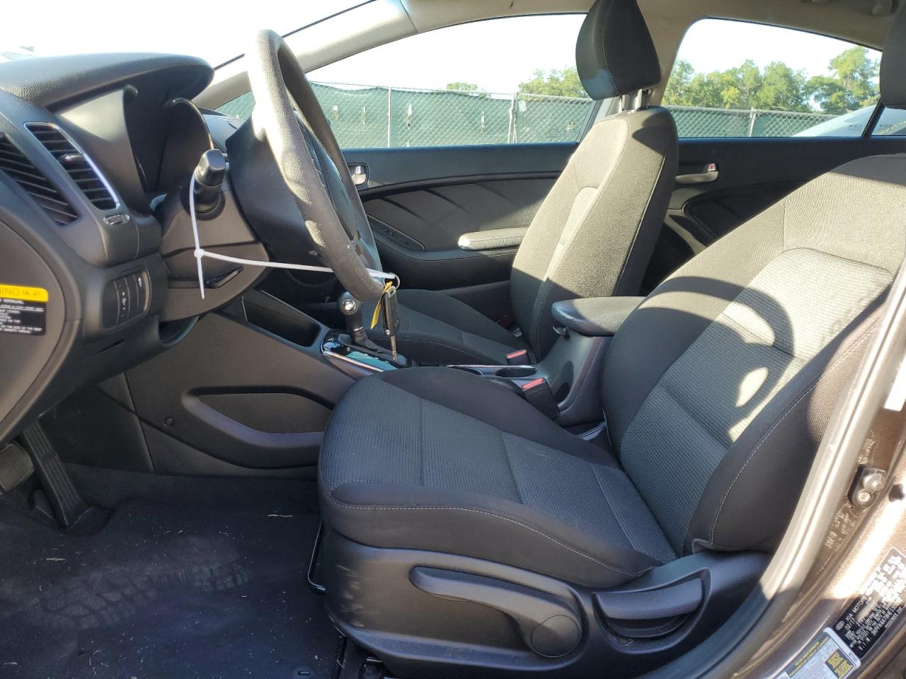 3KPFK4A78HE130392 2017 Kia Forte Lx