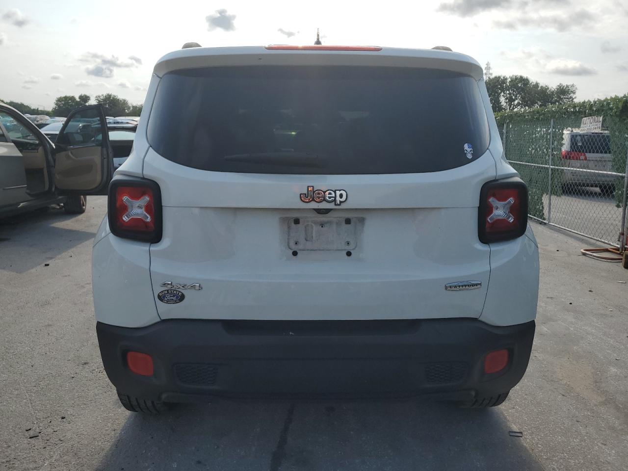 ZACCJBBT2GPE25592 2016 Jeep Renegade Latitude