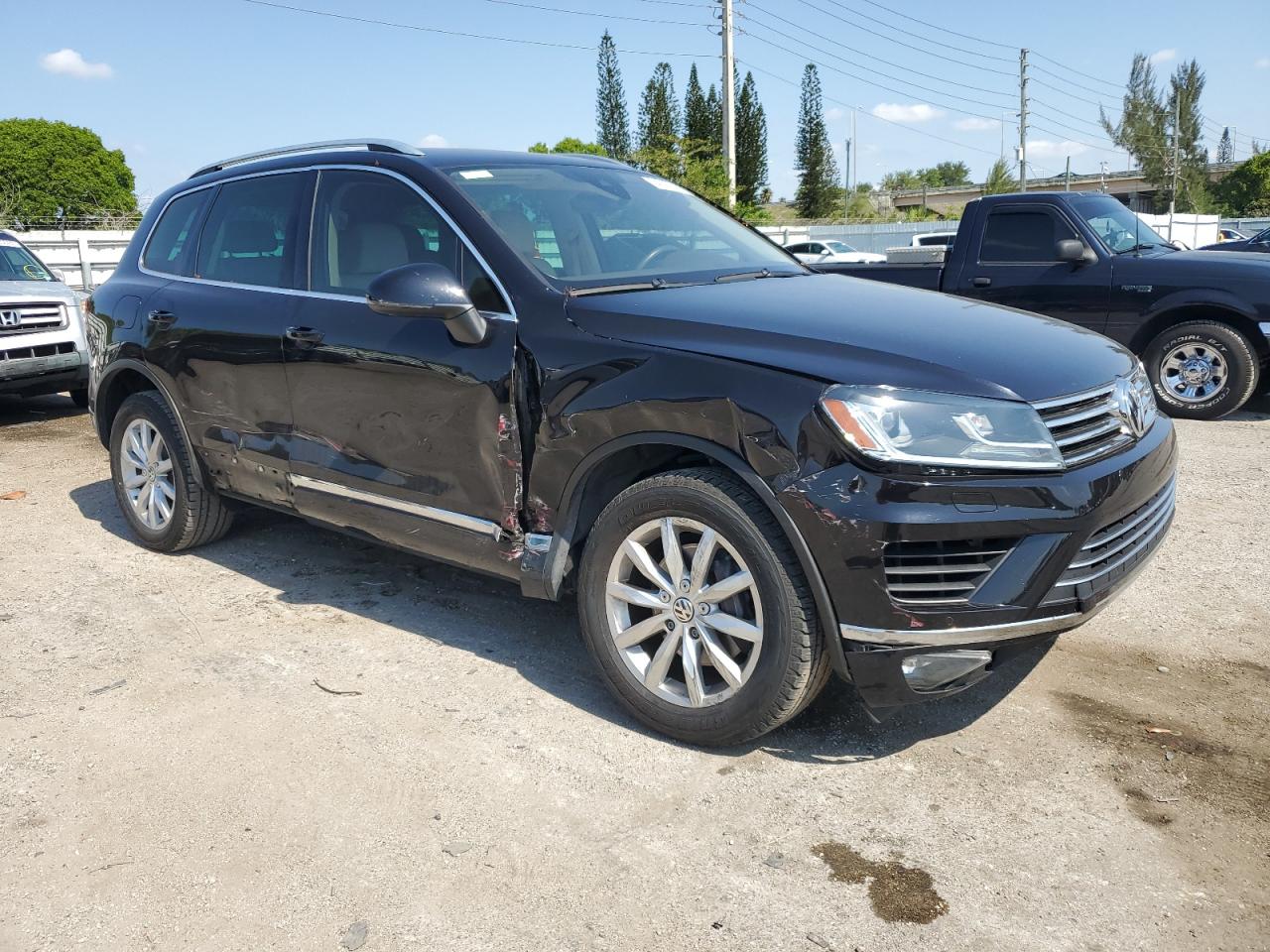 WVGEF7BPXHD006444 2017 Volkswagen Touareg Sport