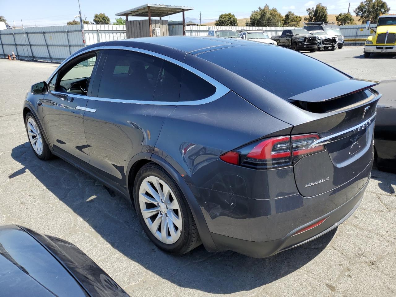 2017 Tesla Model X vin: 5YJXCBE29HF061260