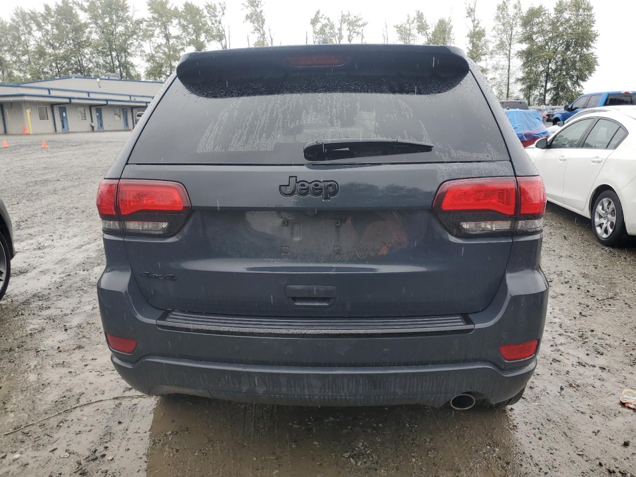 1C4RJFAG9JC396903 2018 Jeep Grand Cherokee Laredo