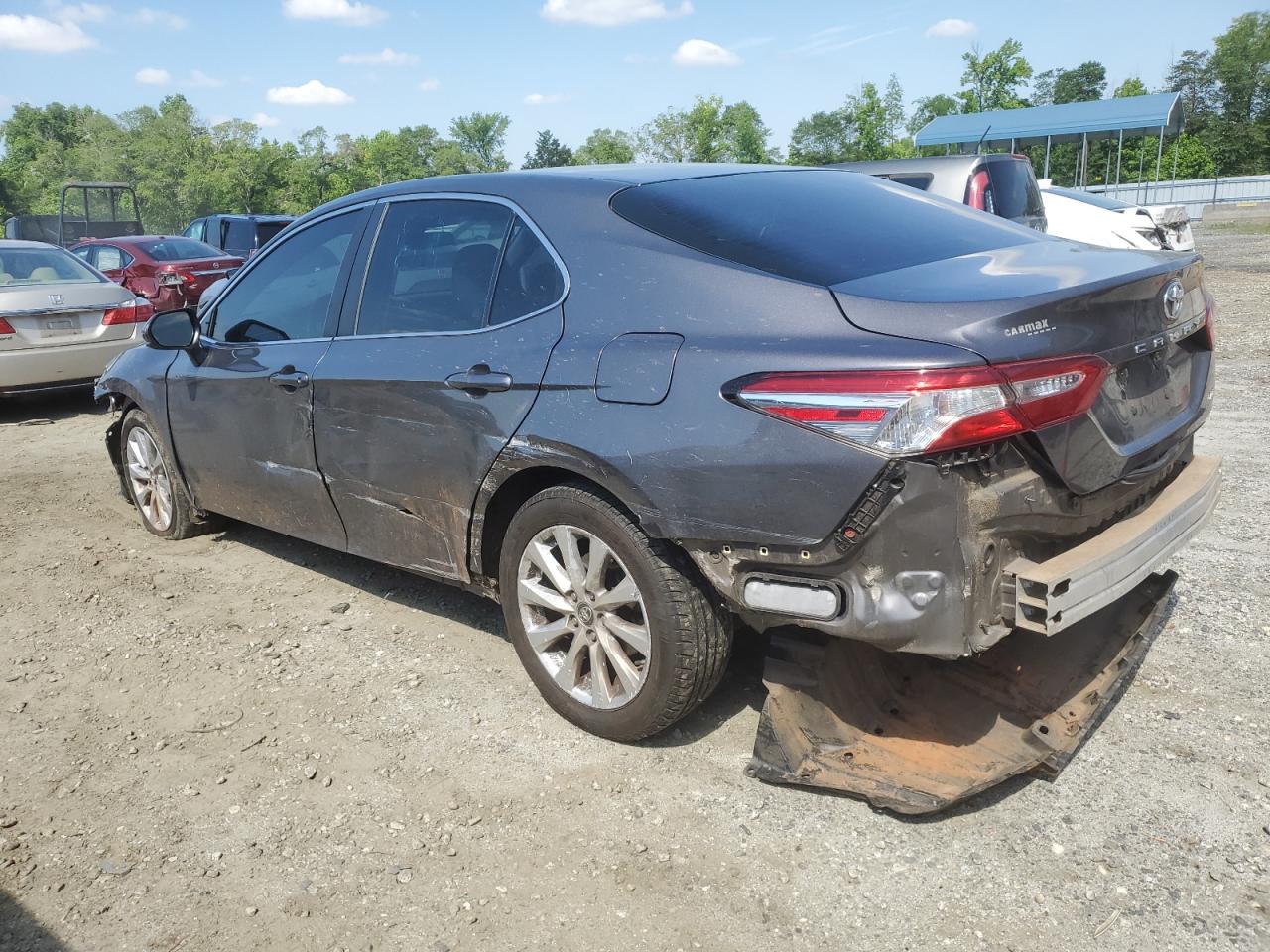 2018 Toyota Camry L vin: 4T1B11HK2JU647751