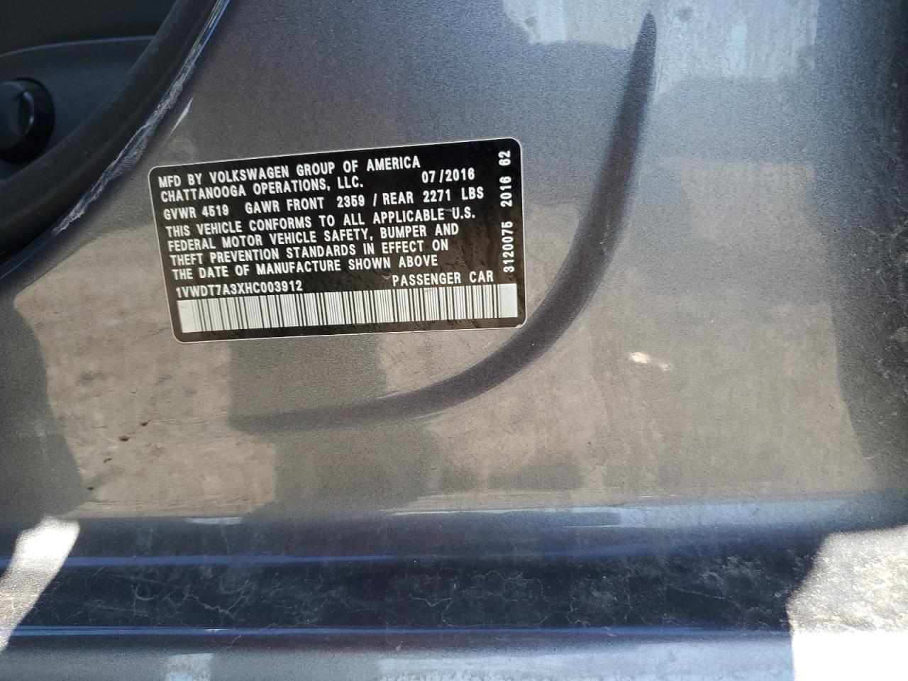 1VWDT7A3XHC003912 2017 Volkswagen Passat R-Line