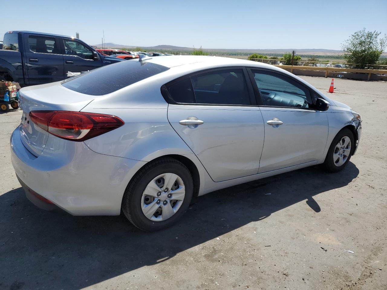 3KPFL4A76HE123843 2017 Kia Forte Lx