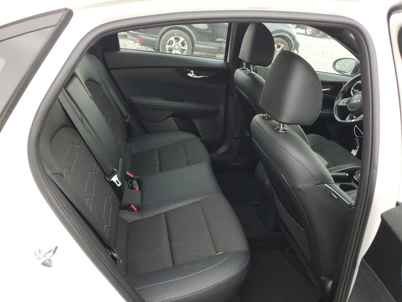 3KPF54AD9NE498105 2022 Kia Forte Gt Line