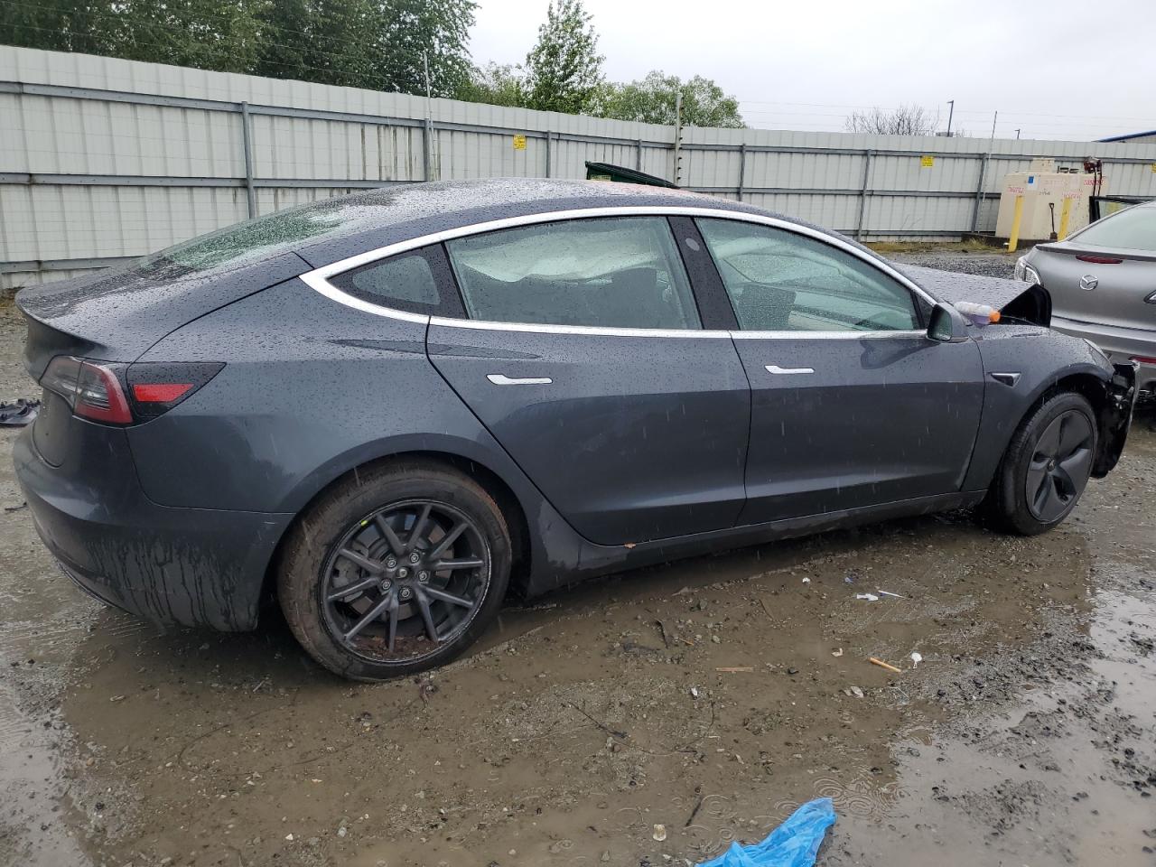 5YJ3E1EA0JF047733 2018 Tesla Model 3