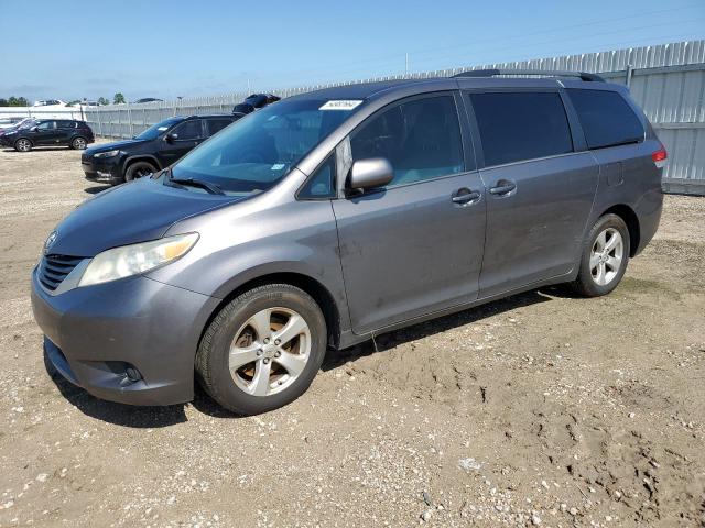 Lot #2540593052 2013 TOYOTA SIENNA LE salvage car