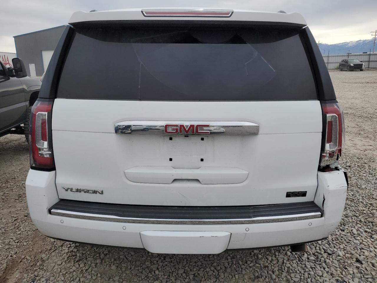 1GKS2CKJ7JR226855 2018 GMC Yukon Denali