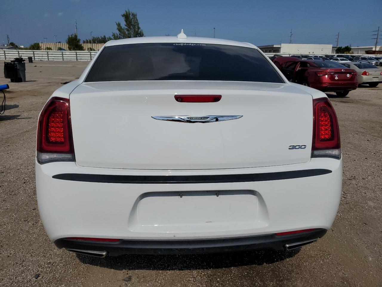 2C3CCAAG5KH648359 2019 Chrysler 300 Touring