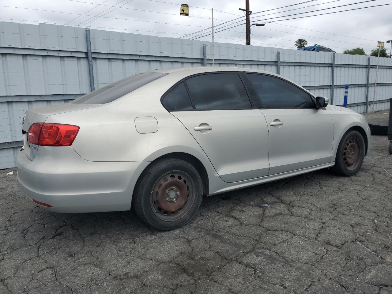 3VWDZ7AJXBM322228 2011 Volkswagen Jetta Se