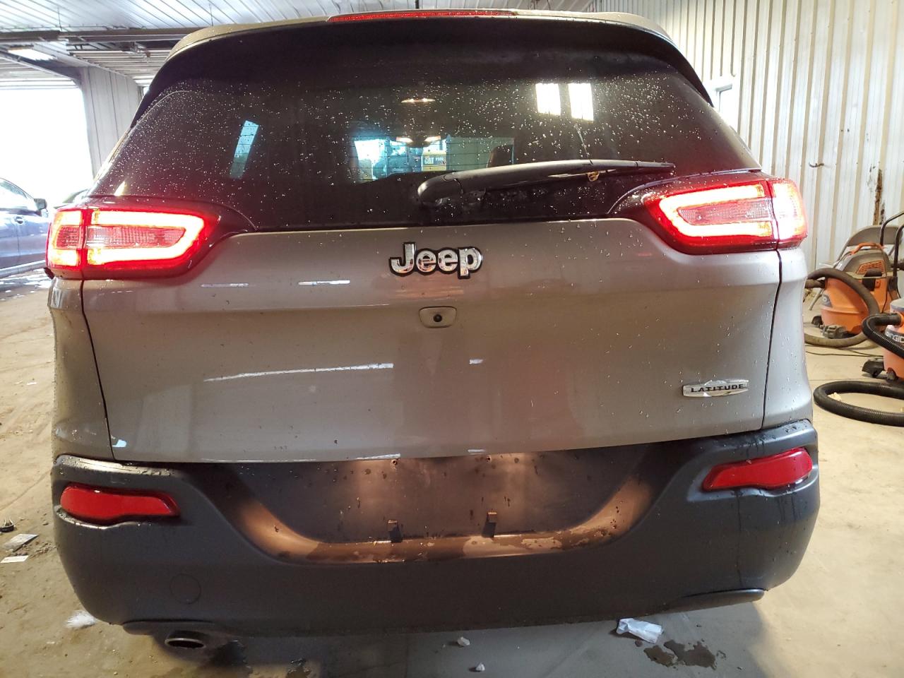 1C4PJLLB3JD583877 2018 Jeep Cherokee Latitude Plus