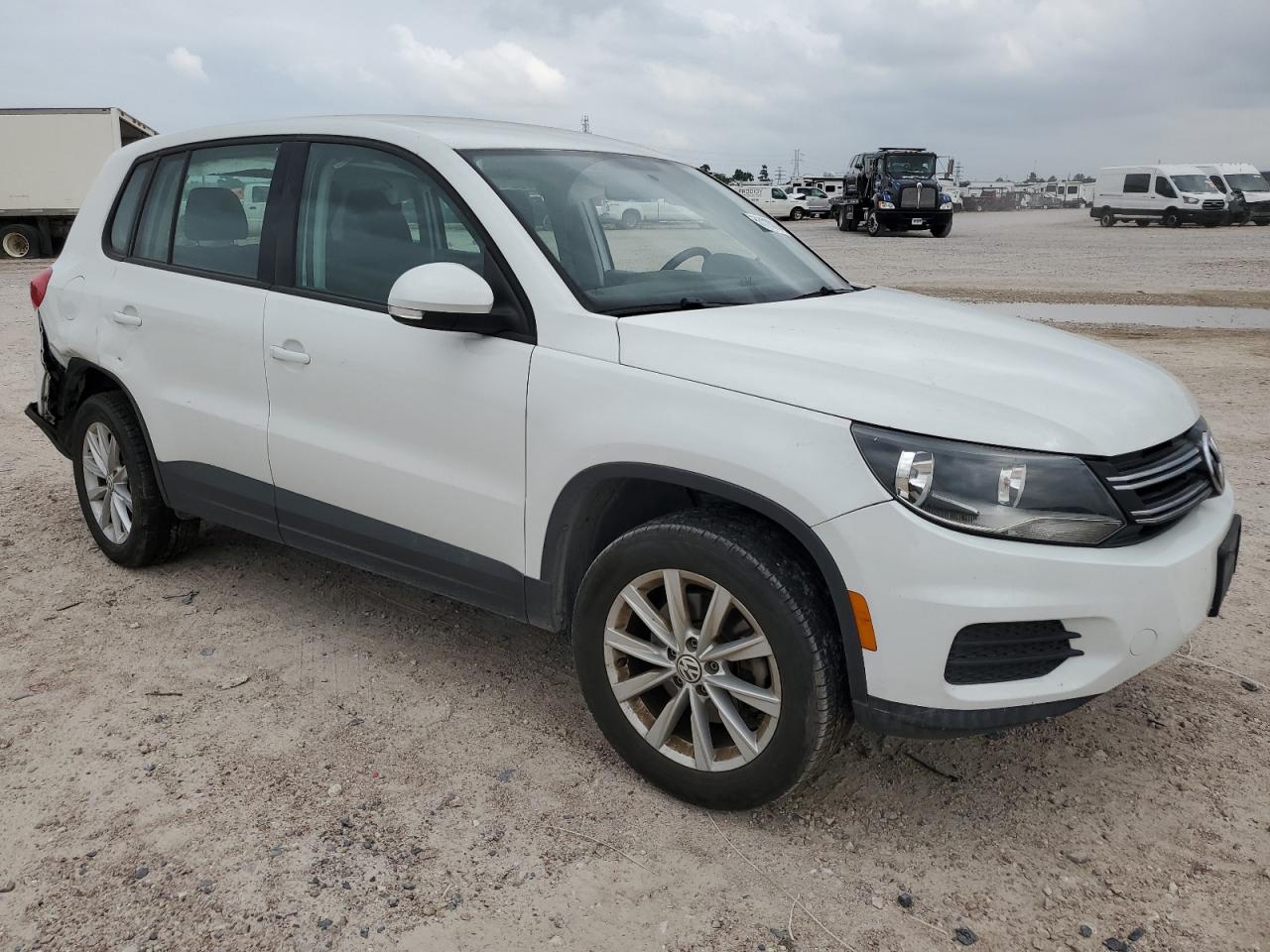 WVGAV7AX7HK050402 2017 Volkswagen Tiguan S