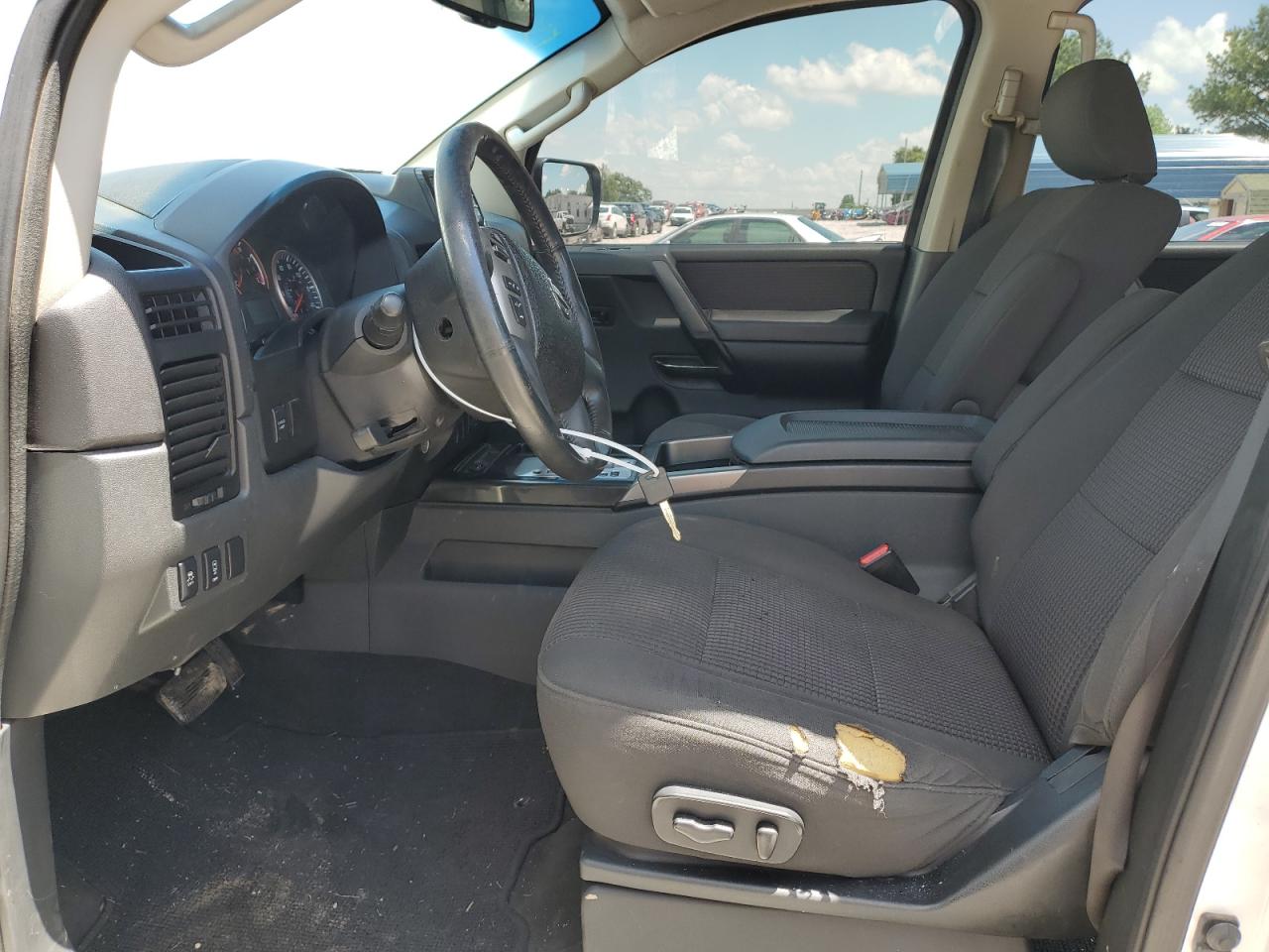 1N6BA0EC3EN507717 2014 Nissan Titan S