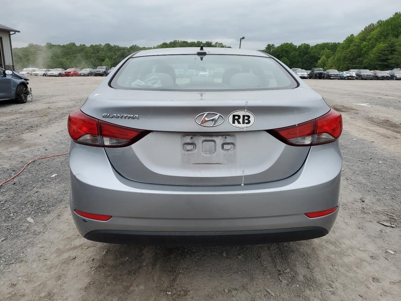 5NPDH4AE6GH760393 2016 Hyundai Elantra Se