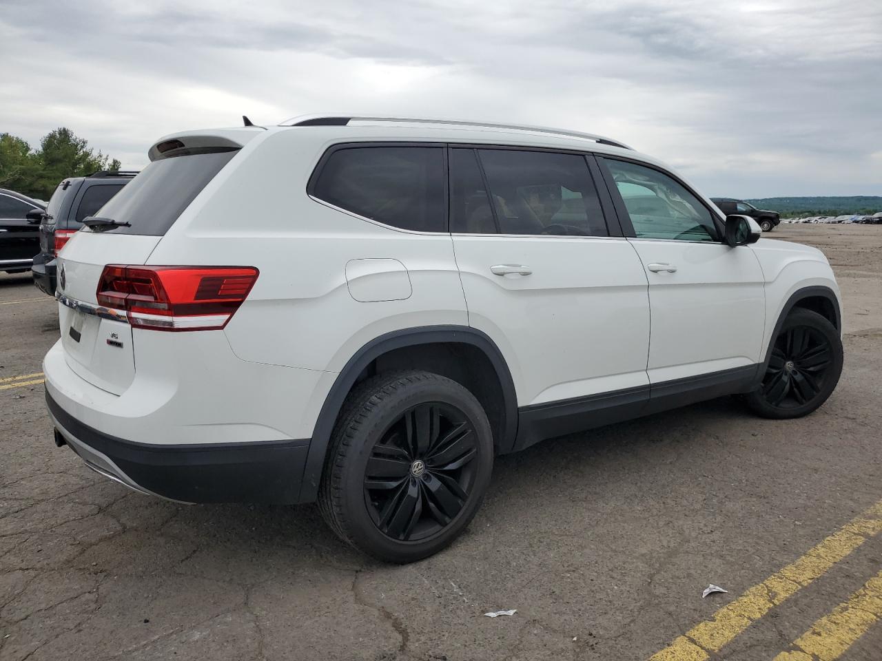 1V2UR2CAXKC543802 2019 Volkswagen Atlas Se