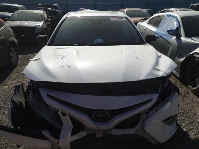 VIN 4T1B11HK7JU589216 2018 Toyota Camry, L no.5