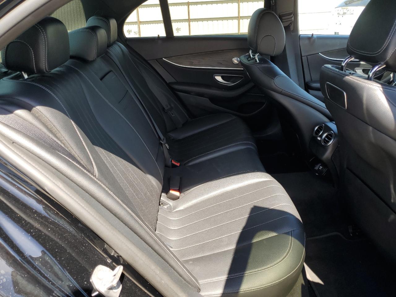 WDDZF4JB8JA362561 2018 Mercedes-Benz E 300