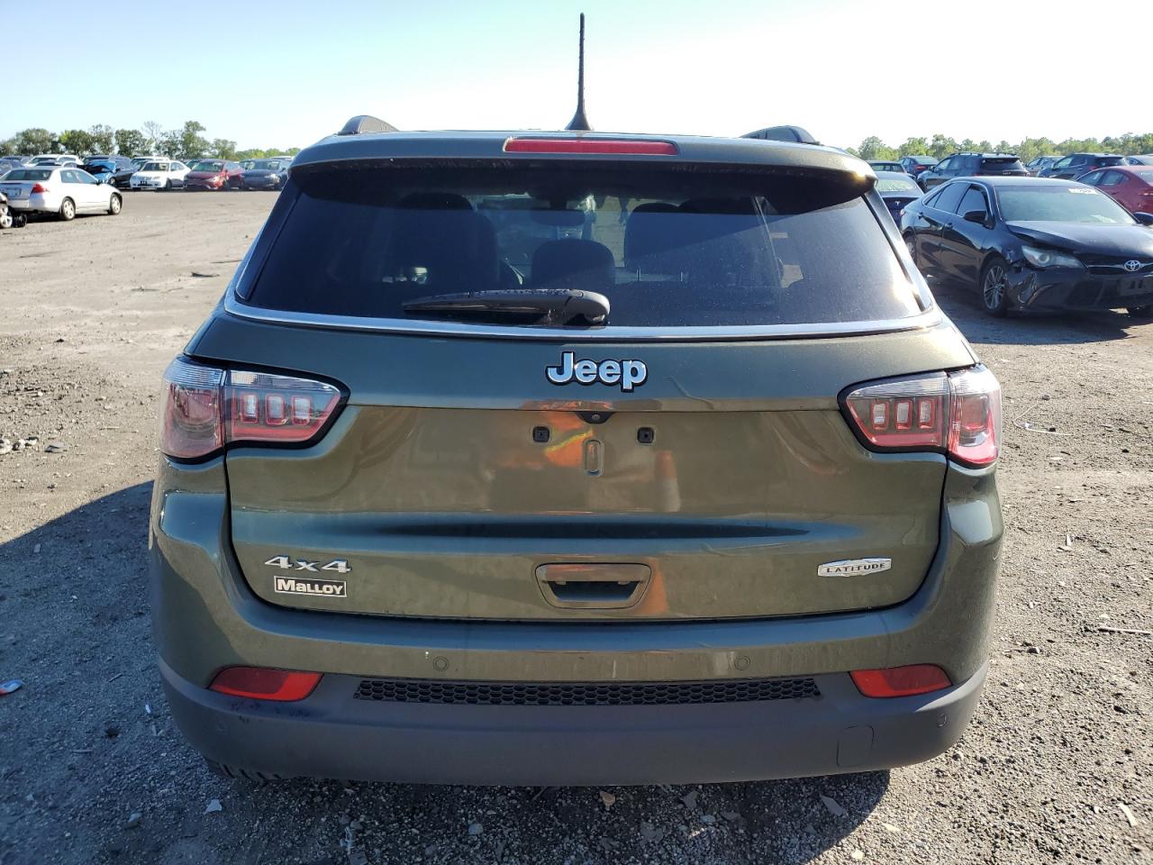 3C4NJDBB8JT283731 2018 Jeep Compass Latitude