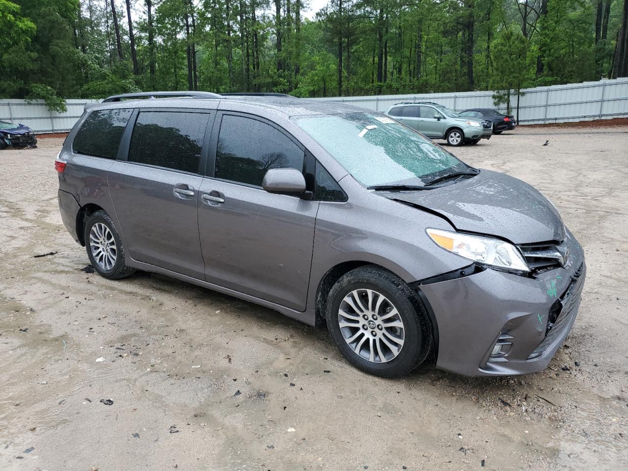 5TDYZ3DC0JS919462 2018 Toyota Sienna Xle