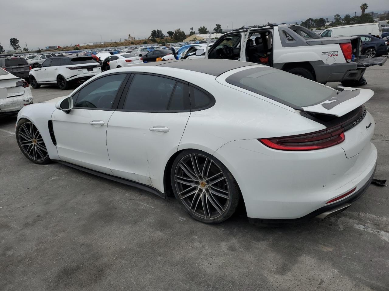 WP0AA2A76HL102017 2017 Porsche Panamera 2