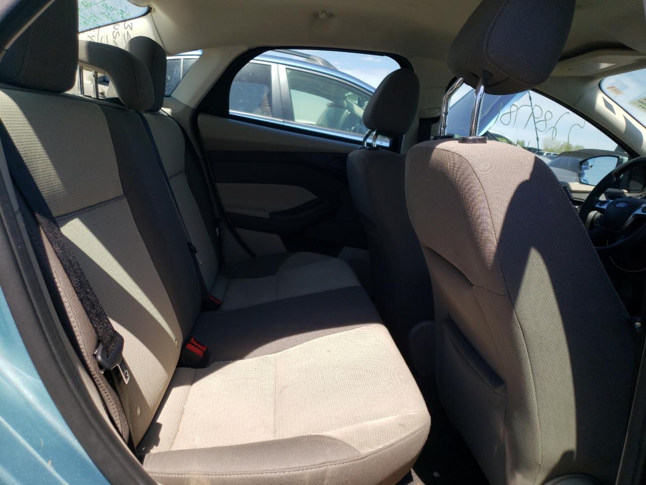 1FAHP3F28CL320359 2012 Ford Focus Se