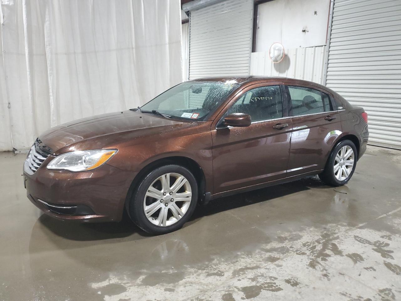 2013 Chrysler 200 Touring vin: 1C3CCBBB8DN665630