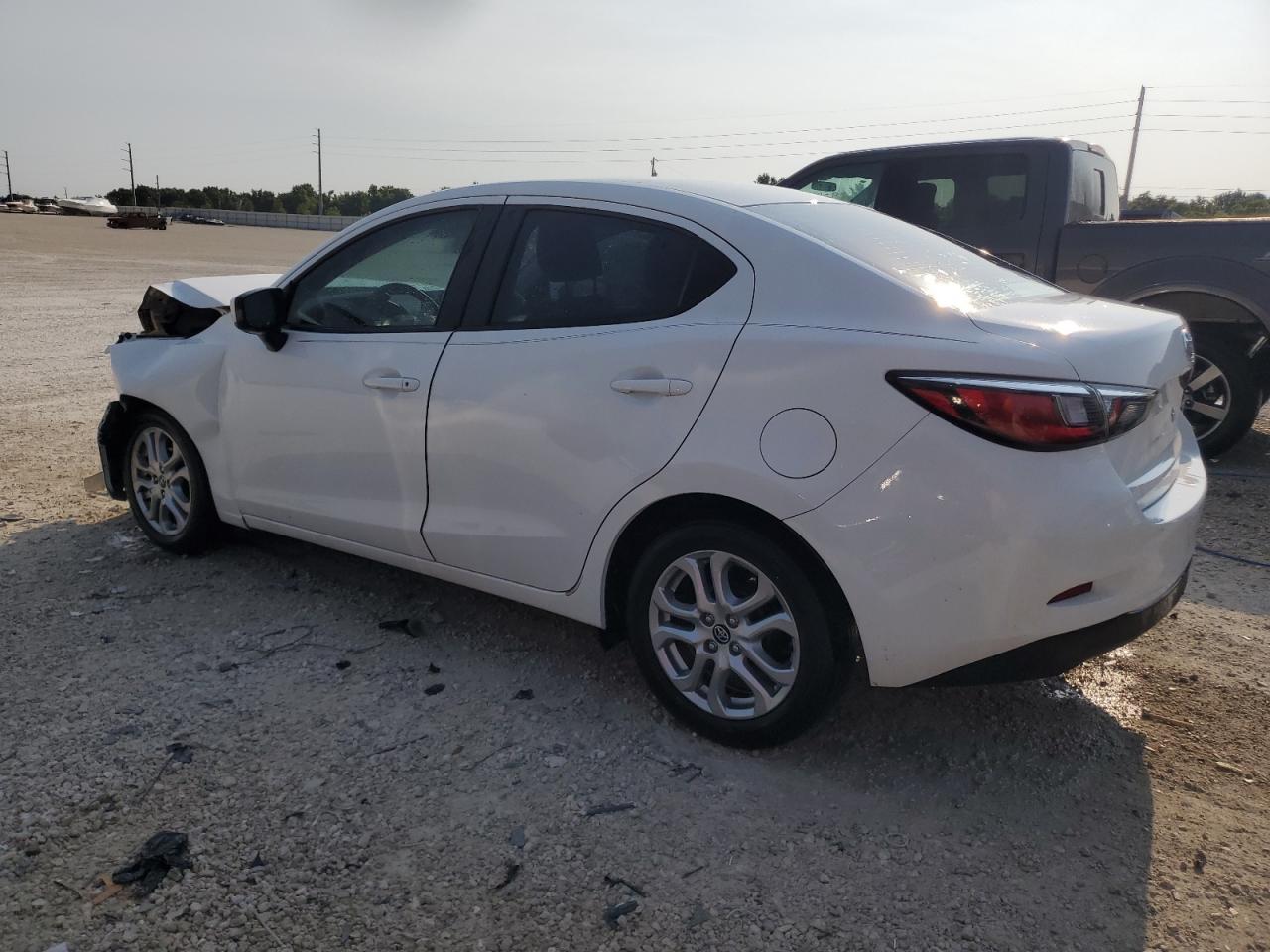 3MYDLBYV9JY319247 2018 Toyota Yaris Ia