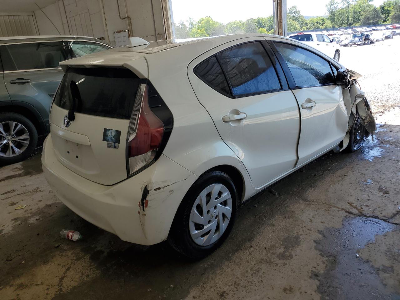 2016 Toyota Prius C vin: JTDKDTB30G1128796