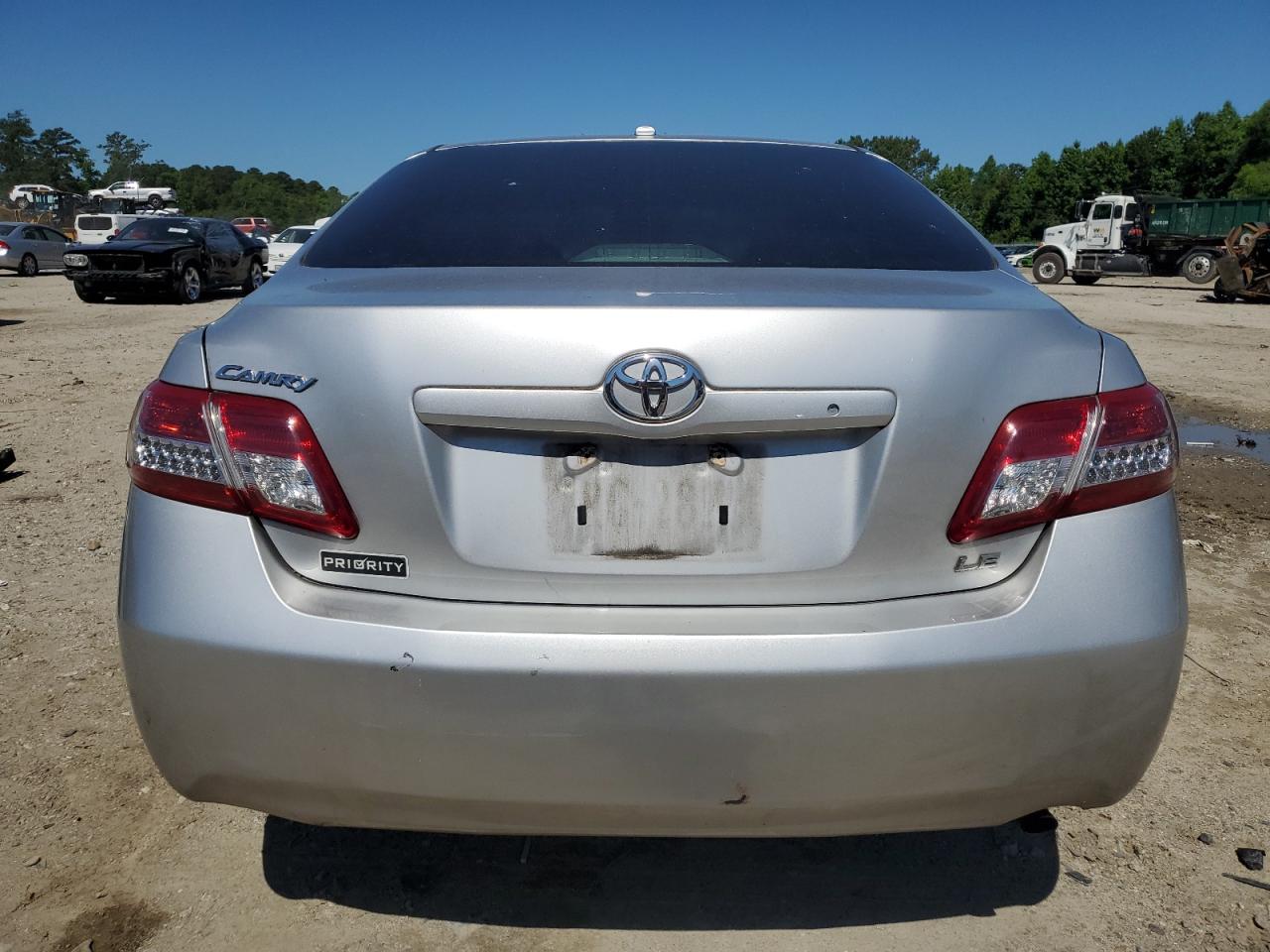 4T1BF3EK1BU755524 2011 Toyota Camry Base