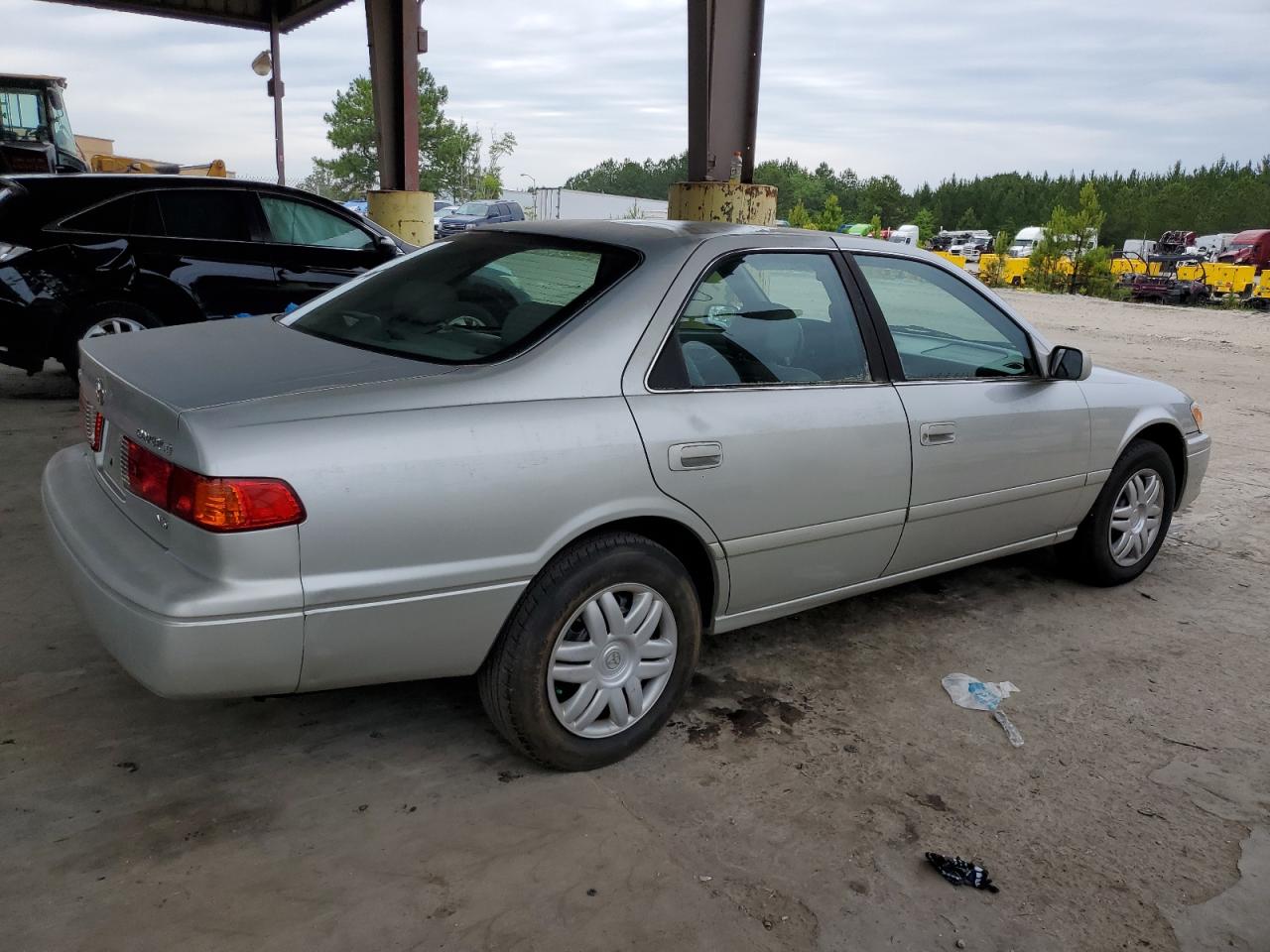 4T1BF22K5YU112052 2000 Toyota Camry Le