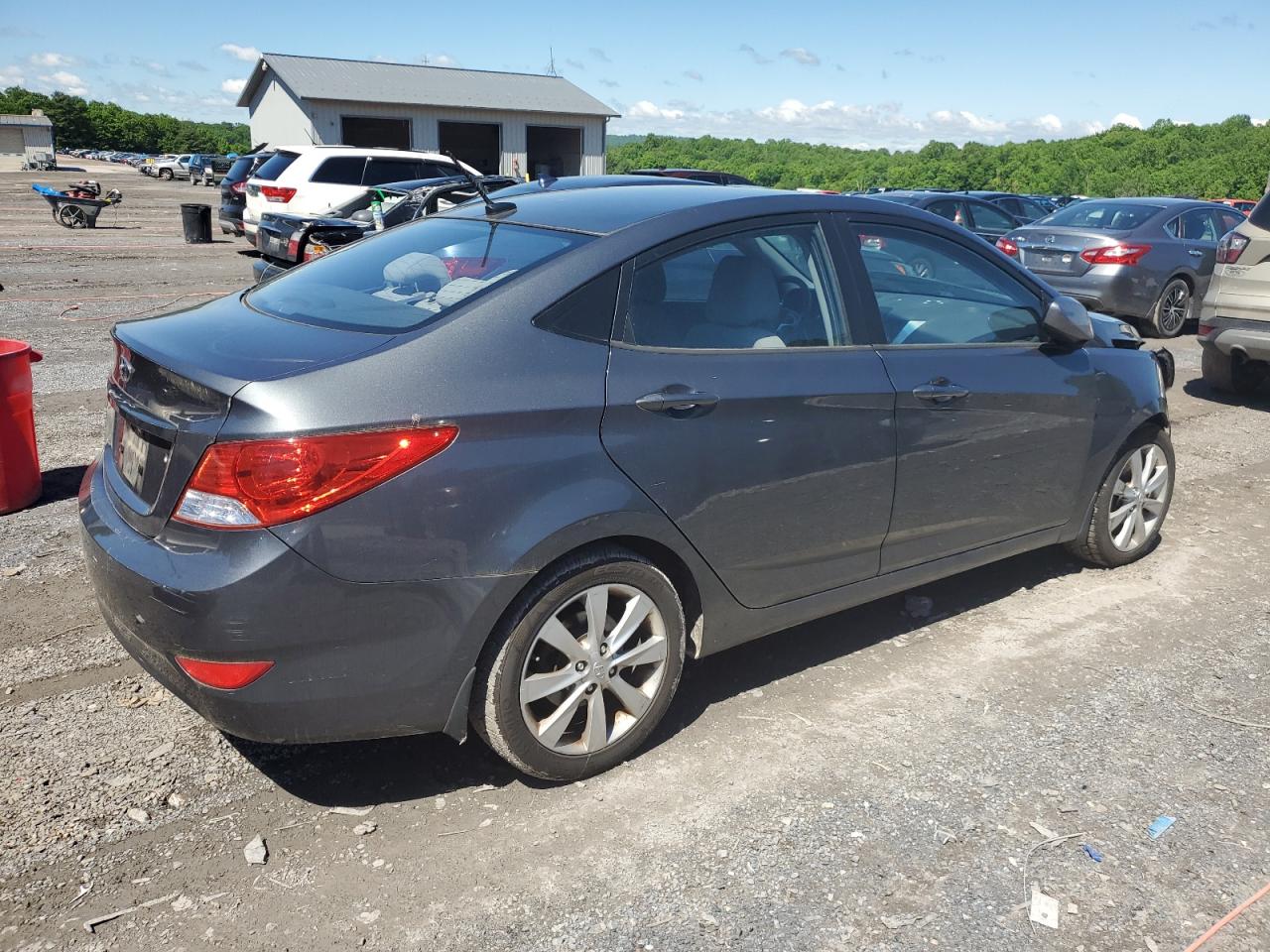 KMHCU4AE8DU422949 2013 Hyundai Accent Gls