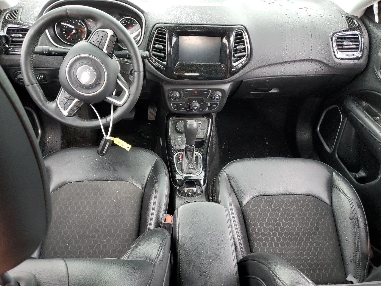 3C4NJDBB8JT480964 2018 Jeep Compass Latitude