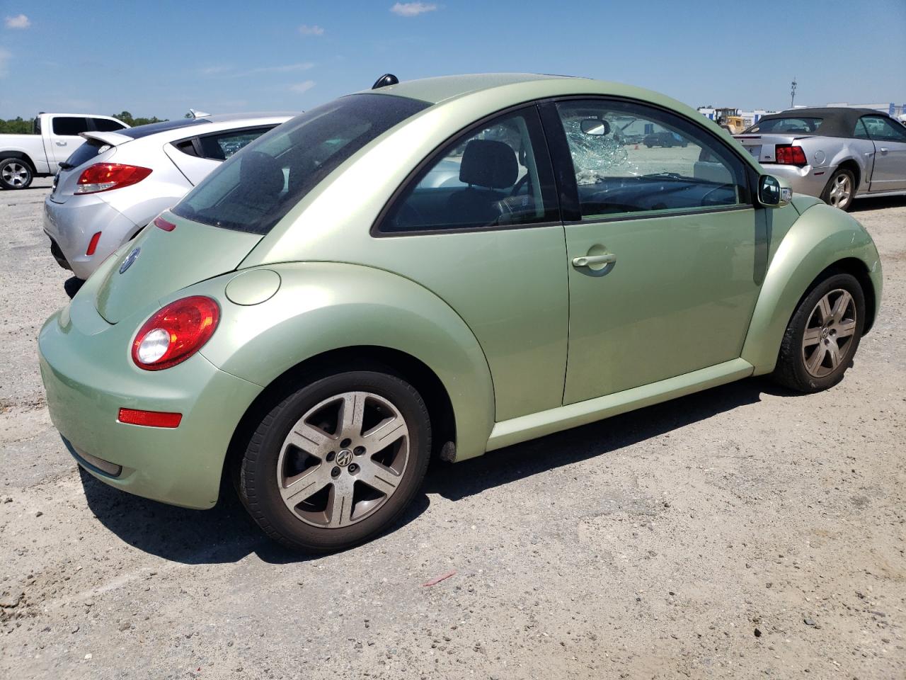 3VWRW31C86M416946 2006 Volkswagen New Beetle 2.5L Option Package 1