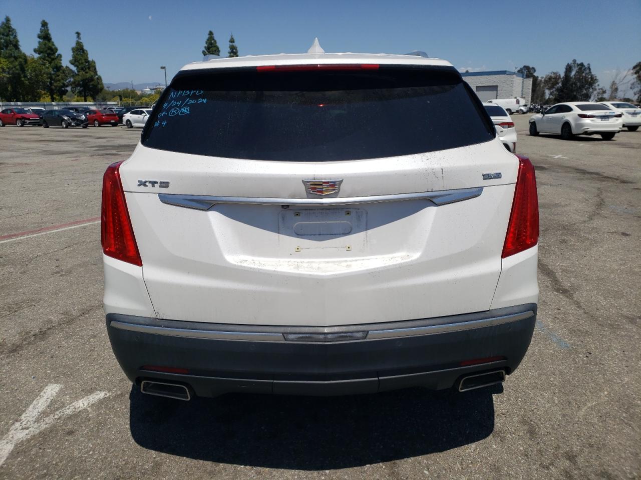 1GYKNCRS4HZ200123 2017 Cadillac Xt5 Premium Luxury