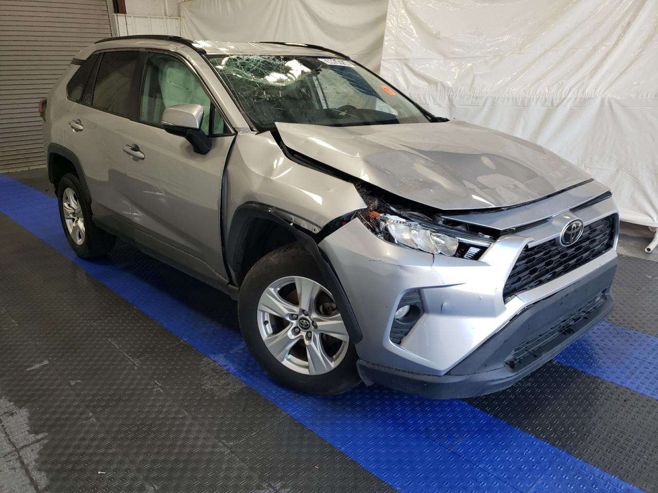 2T3W1RFV7MC099921 2021 Toyota Rav4 Xle