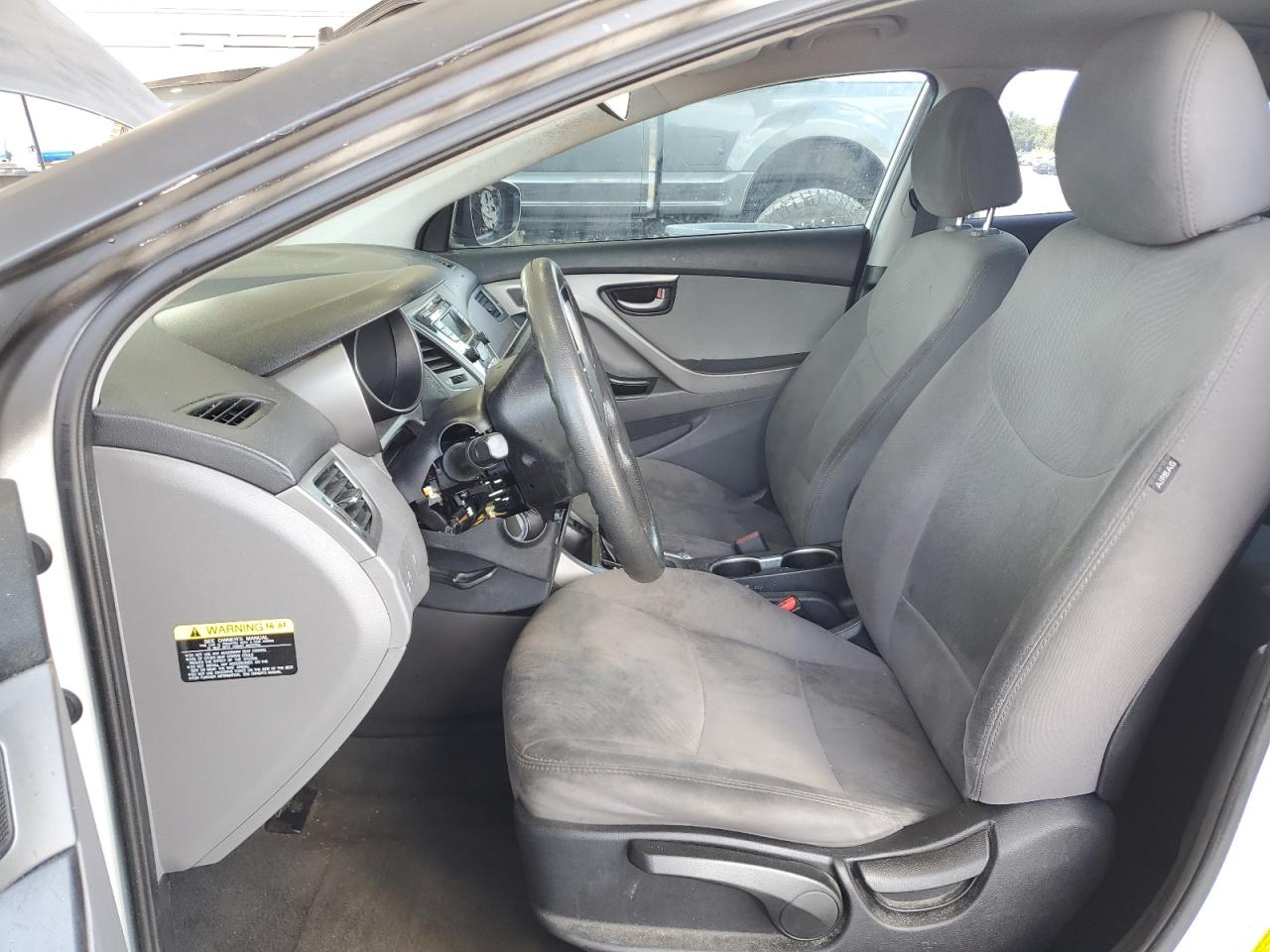 Lot #3027054783 2015 HYUNDAI ELANTRA SE