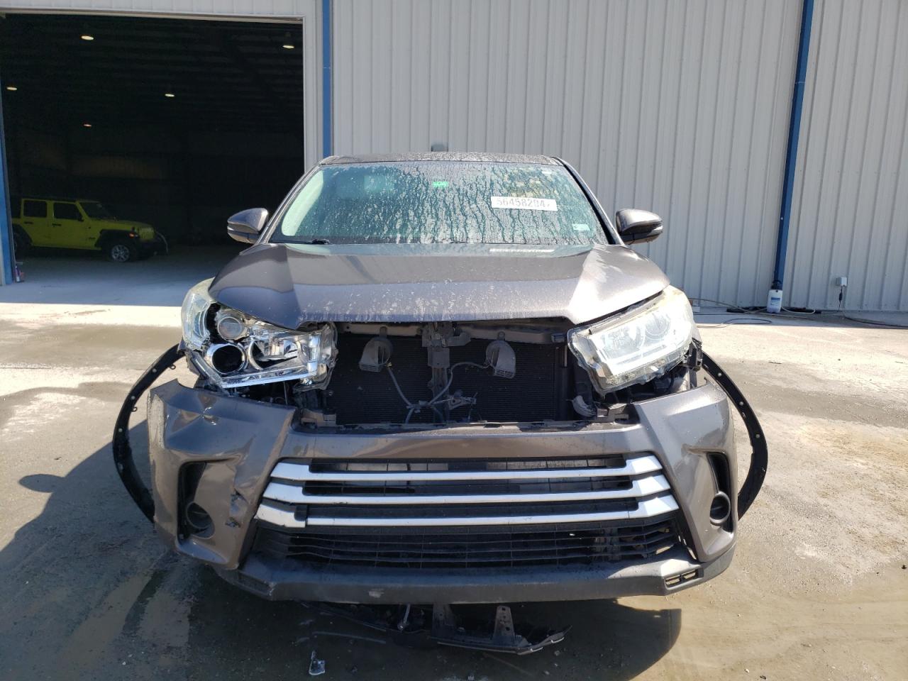 5TDZZRFH3JS237756 2018 Toyota Highlander Le