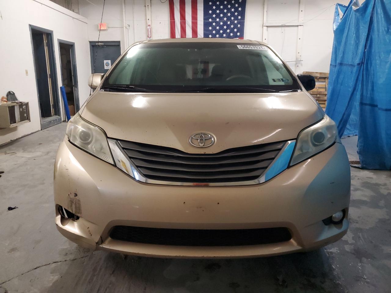 5TDYK3DC2BS075480 2011 Toyota Sienna Xle