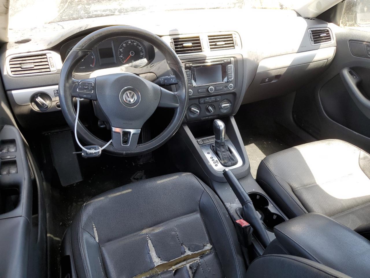 3VWLL7AJ2BM125597 2011 Volkswagen Jetta Tdi