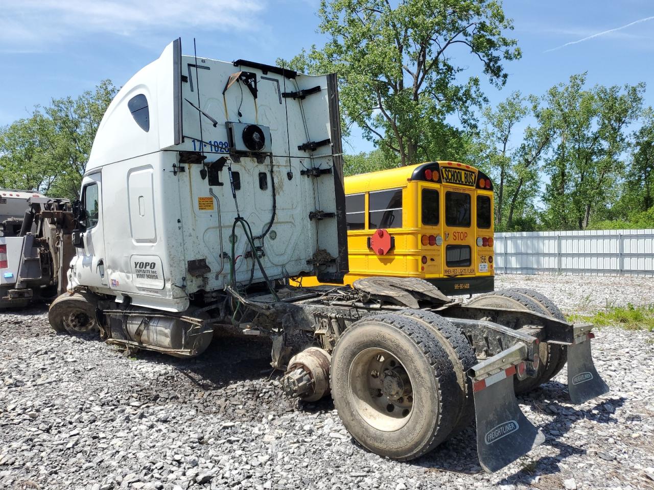 Lot #2647312997 2017 FREIGHTLINER CASCADIA 1